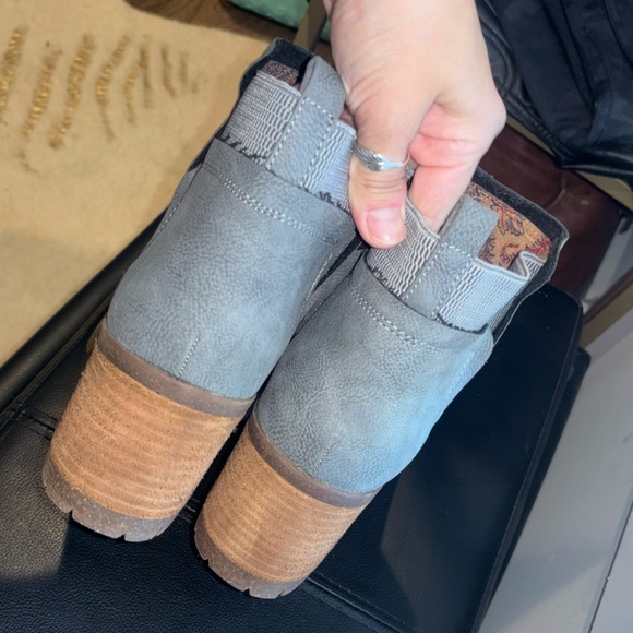 KORKS ELSIE BOOTIE IN LT GREY NUBUCK - Picture 2 of 5